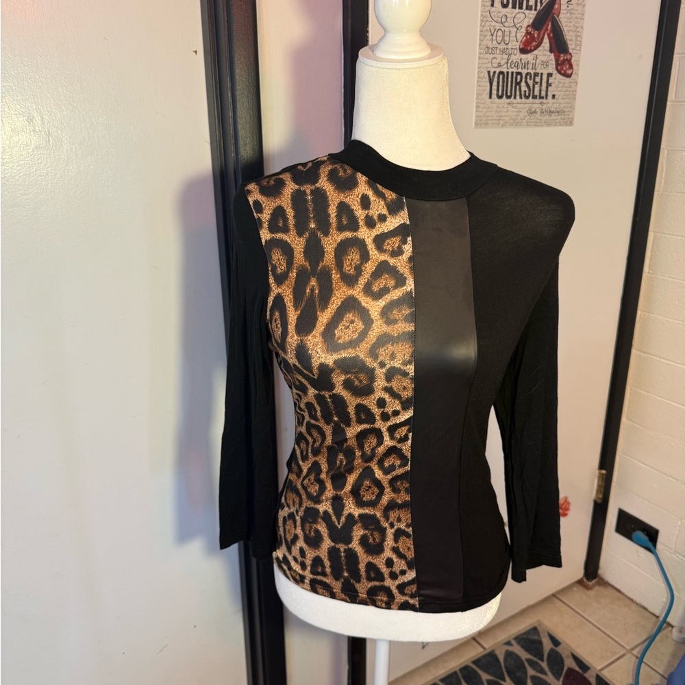 Black & Leopard Panel Long-Sleeve Women's Top